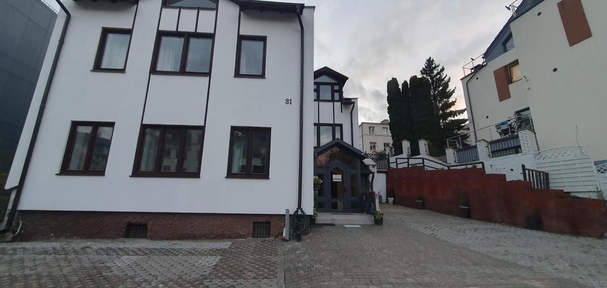 31 Apartment